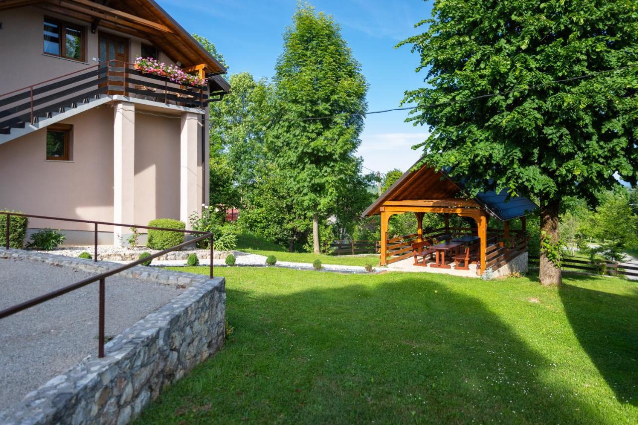 Apartment Sara Rakovica Bagian luar foto