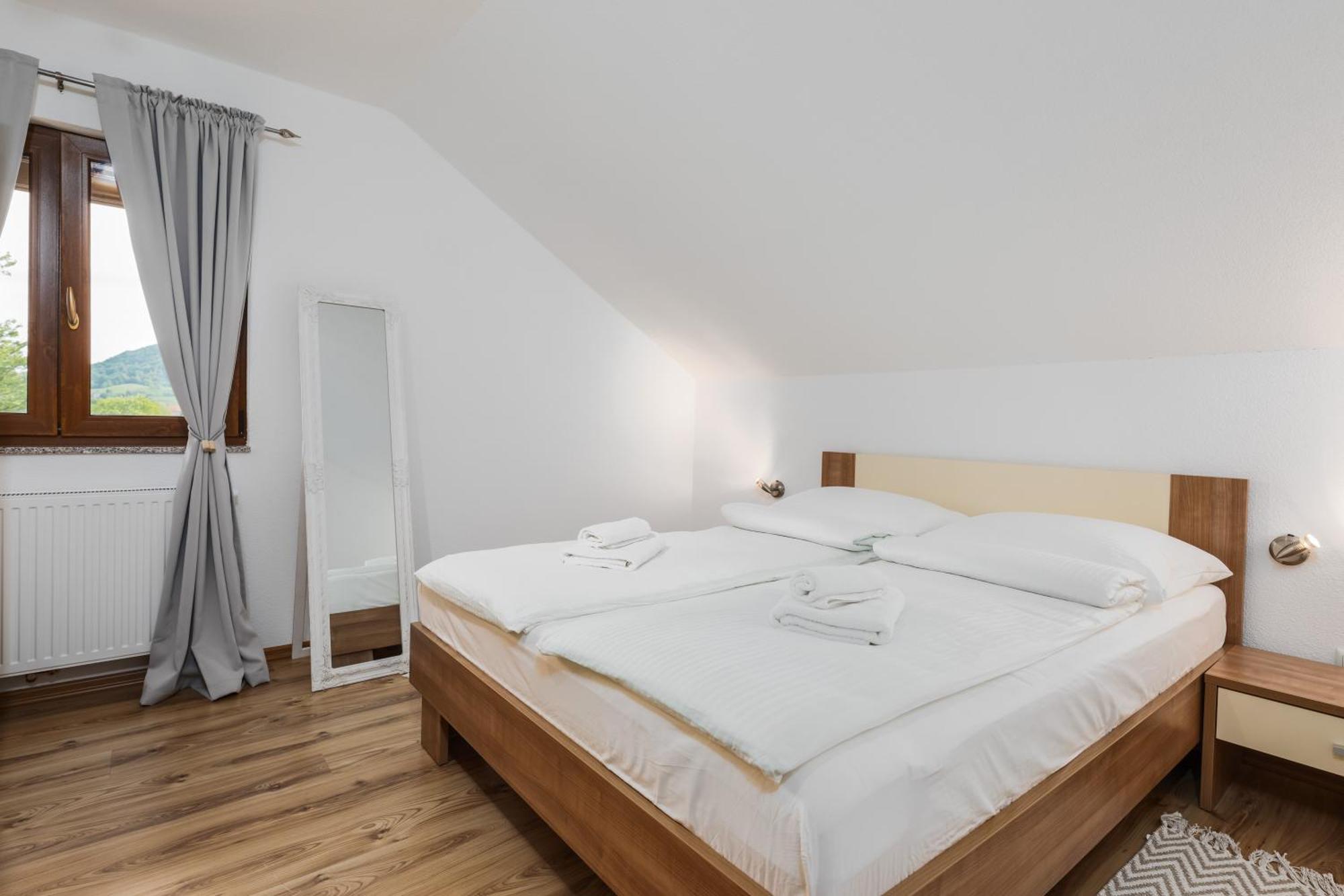 Apartment Sara Rakovica Bagian luar foto
