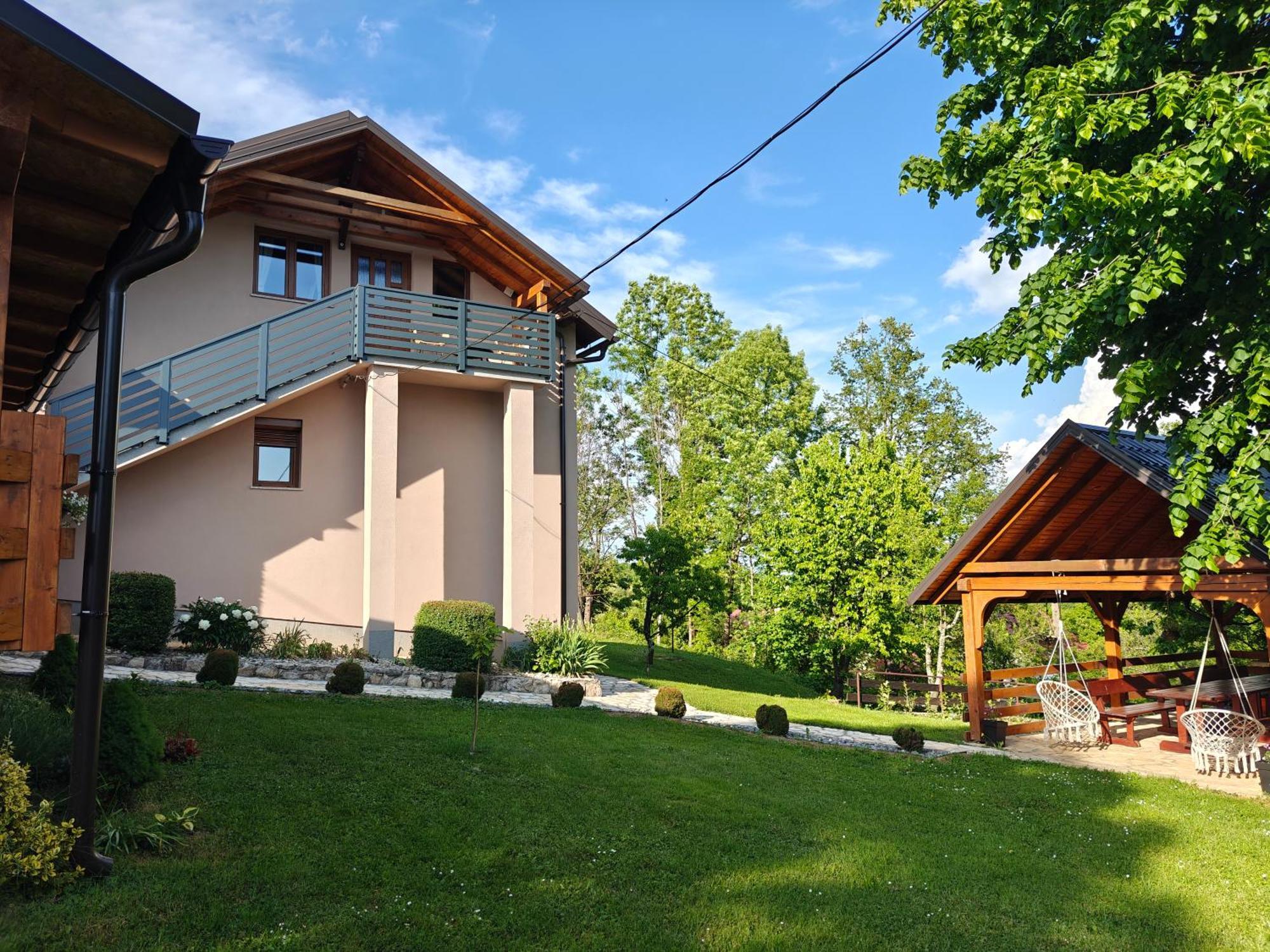 Apartment Sara Rakovica Bagian luar foto